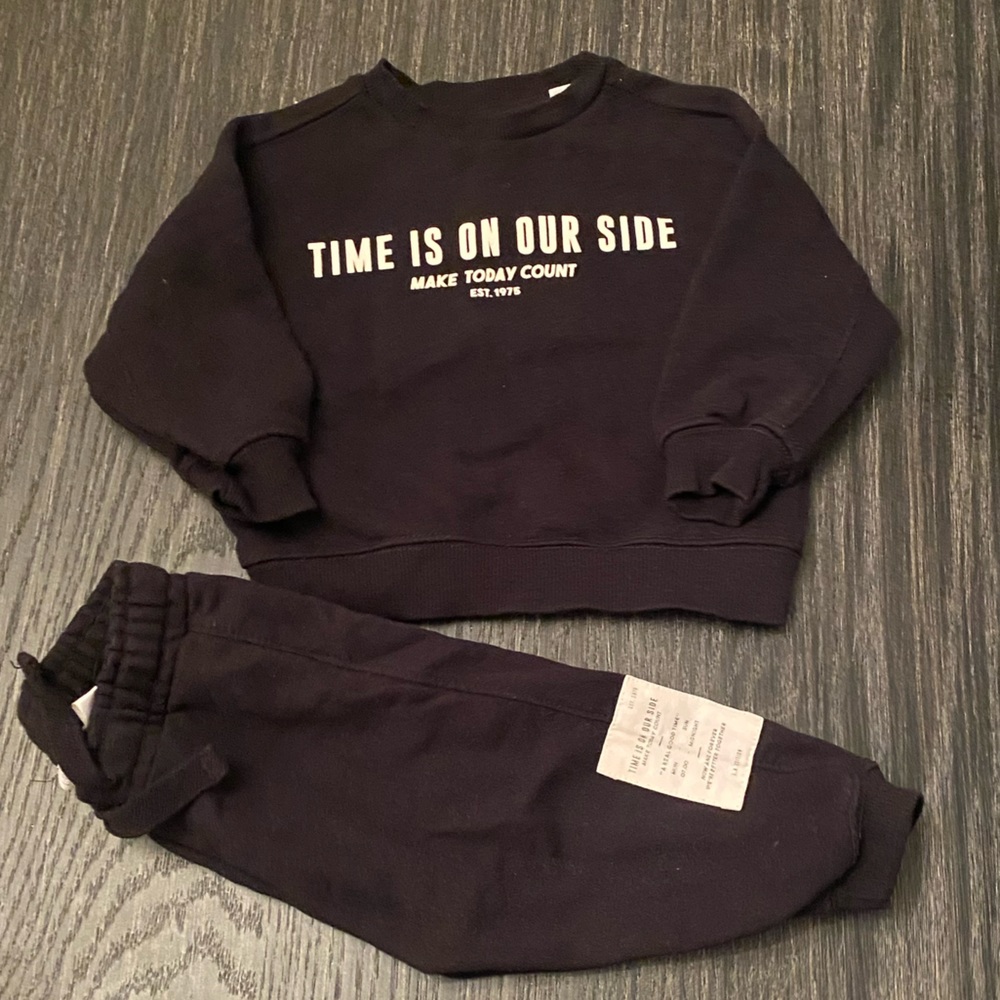 Girls black zara jogger sweatsuit.